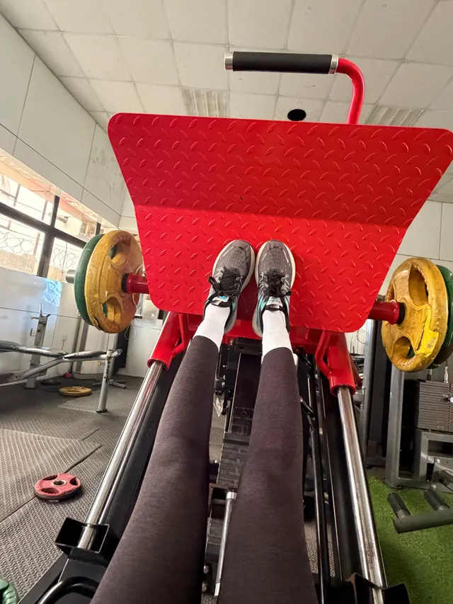Oyeyinka on the leg press at the gym